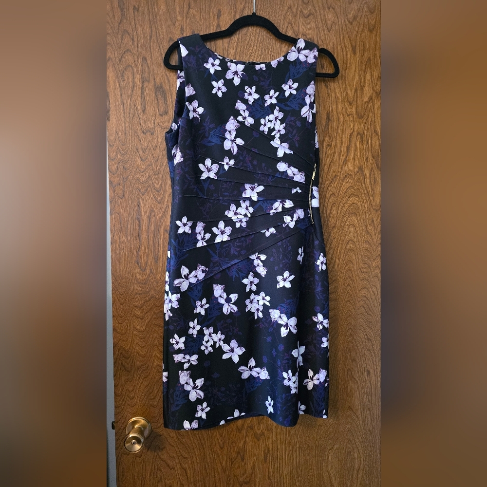 IVANKA TRUMP White Lilly Floral Sleeveless Bodycon Mini Midi Dress